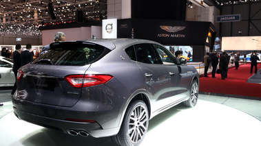 Salon de Genève 2016 - Maserati Levante anthracite 3/4 arrière droit