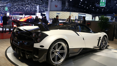 Salon de Genève 2016 - Pagani Huayra BC blanc satiné 3/4 arrière droit