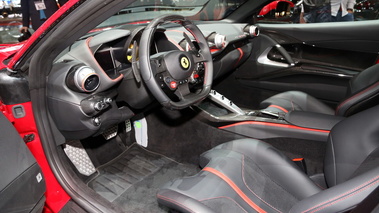 Salon de Genève 2017 - Ferrari 812 Superfast rouge intérieur