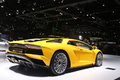 Salon de Genève 2017 - Lamborghini Aventador S jaune 3/4 arrière droit