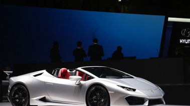 Salon de Genève 2017 - Lamborghini Huracan LP580-2 Spider gris mate 3/4 avant droit