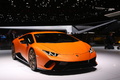 Salon de Genève 2017 - Lamborghini Huracan Performante orange 3/4 avant droit