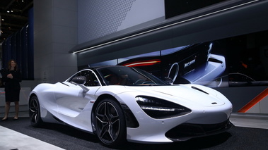 Salon de Genève 2017 - McLaren 720S gris 3/4 avant droit