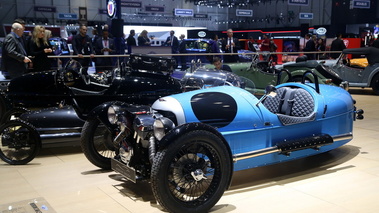 Salon de Genève 2017 - Morgan 3-Wheeler bleu 3/4 avant gauche