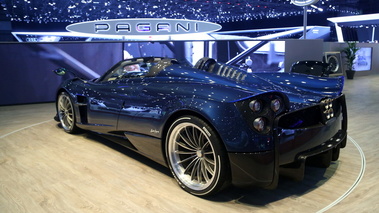 Salon de Genève 2017 - Pagani Huayra Spider carbone bleu 3/4 arrière gauche