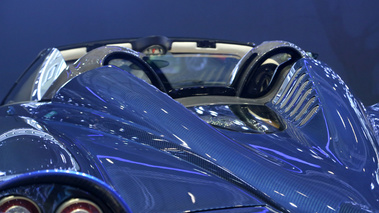 Salon de Genève 2017 - Pagani Huayra Spider carbone bleu détail