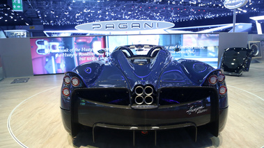 Salon de Genève 2017 - Pagani Huayra Spider carbone bleu face arrière