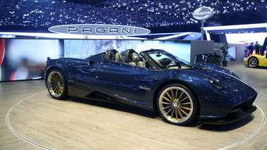 Salon de Genève 2017 - Pagani Huayra Spider carbone bleu profil