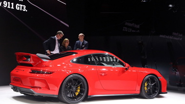 Salon de Genève 2017 - Porsche 991 GT3 MkII rouge 3/4 arrière droit