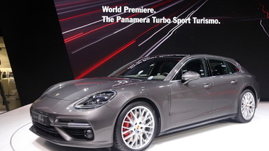 Salon de Genève 2017 - Porsche Panamera Sport Turismo anthracite 3/4 avant gauche