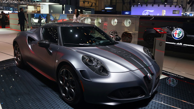 Salon de Genève 2018 - Alfa Romeo 4C Competizione anthracite 3/4 avant droit