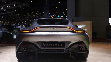 Salon de Genève 2018 - Aston Martin V8 Vantage anthracite face arrière