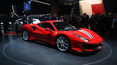 Salon de Genève 2018 - Ferrari 488 Pista rouge 3/4 avant droit