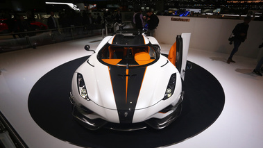 Salon de Genève 2018 - Koenigsegg Regera blanc/carbone face avant porte ouverte