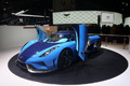 Salon de Genève 2018 - Koenigsegg Regera bleu/bleu 3/4 avant gauche portes ouvertes