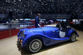 Salon de Genève 2018 - Morgan Plus 8 50th bleu 3/4 avant gauche