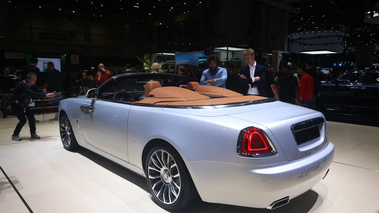 Salon de Genève 2018 - Rolls Royce Dawn Aero Cowling gris 3/4 arrière gauche