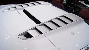Mondial de l'Automobile de Paris 2012 - Audi R8 Spyder blanc aérations capot moteur
