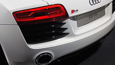 Mondial de l'Automobile de Paris 2012 - Audi R8 Spyder blanc feux arrière