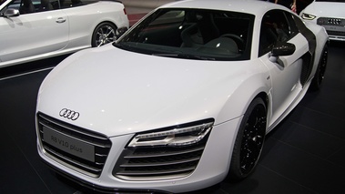 Mondial de l'Automobile de Paris 2012 - Audi R8 V10 Plus blanc 3/4 avant gauche