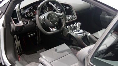 Mondial de l'Automobile de Paris 2012 - Audi R8 V10 Plus blanc intérieur
