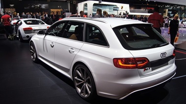 Mondial de l'Automobile de Paris 2012 - Audi RS4 Avant blanc 3/4 arrière gauche