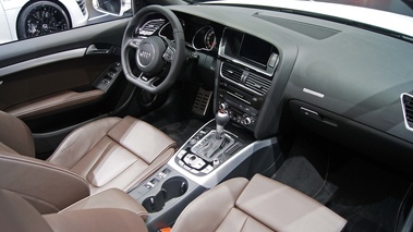 Mondial de l'Automobile de Paris 2012 - Audi RS5 Cabriolet blanc intérieur
