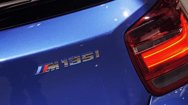 Mondial de l'Automobile de Paris 2012 - BMW M135i bleu logo coffre