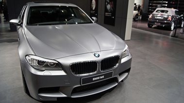 Mondial de l'Automobile de Paris 2012 - BMW M5 F10 anthracite mate face avant