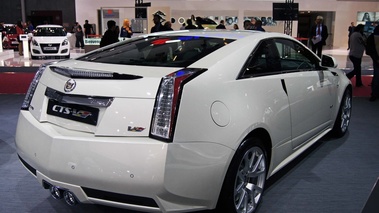 Mondial de l'Automobile de Paris 2012 - Cadillac CTS-V Coupé blanc 3/4 arrière droit