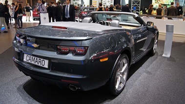 Mondial de l'Automobile de Paris 2012 - Chevrolet Camaro Convertible anthracite 3/4 arrière droit