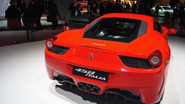 Mondial de l'Automobile de Paris 2012 - Ferrari 458 Italia rouge face arrière