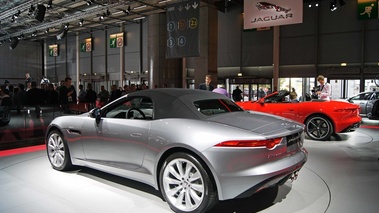 Mondial de l'Automobile de Paris 2012 - Jaguar F-Type S V6 anthracite 3/4 arrière gauche capoté