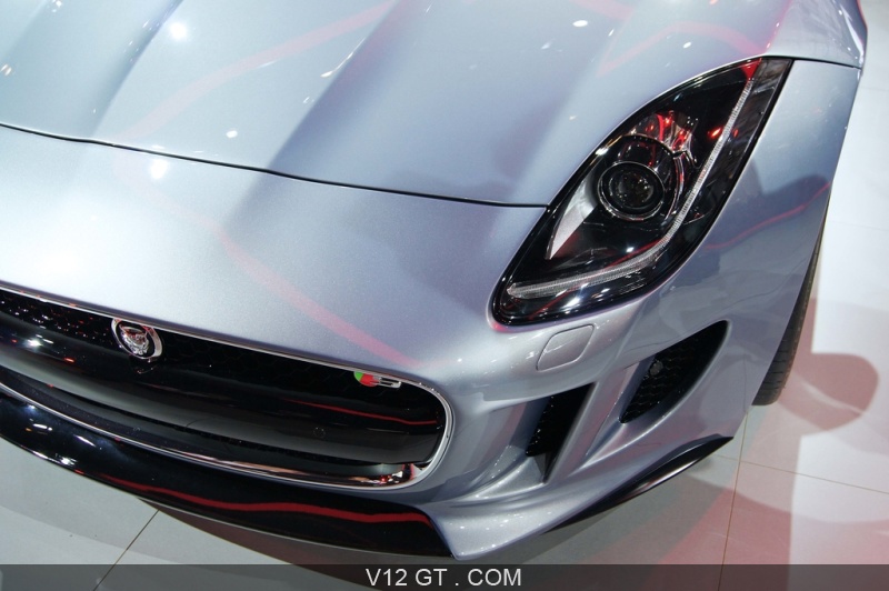 Mondial de l'Automobile de Paris 2012 Jaguar FType S V6 bleu phare