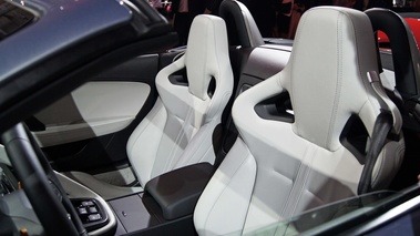Mondial de l'Automobile de Paris 2012 - Jaguar F-Type S V6 bleu sièges