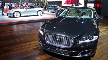 Mondial de l'Automobile de Paris 2012 - Jaguar XJ Ultimate noir face avant