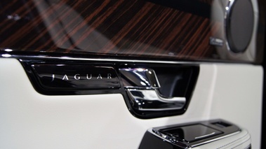Mondial de l'Automobile de Paris 2012 - Jaguar XJ Ultimate noir panneau de porte