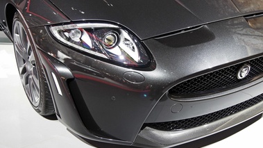 Mondial de l'Automobile de Paris 2012 - Jaguar XKR-S noir phare avant