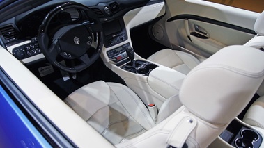 Mondial de l'Automobile de Paris 2012 - Maserati GranCabrio Sport bleu intérieur