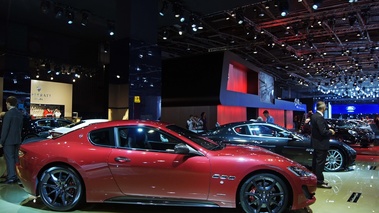 Mondial de l'Automobile de Paris 2012 - Maserati GranTurismo Sport bordeaux profil