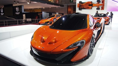 Mondial de l'Automobile de Paris 2012 - McLaren P1 orange 3/4 avant gauche