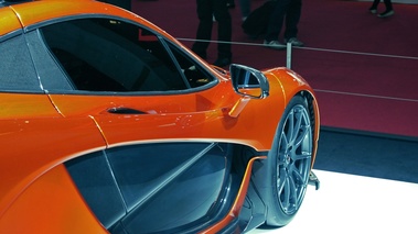Mondial de l'Automobile de Paris 2012 - McLaren P1 orange aile avant