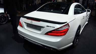 Mondial de l'Automobile de Paris 2012 - Mercedes SL63 AMG blanc mate 3/4 arrière droit