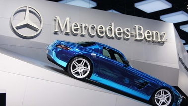 Mondial de l'Automobile de Paris 2012 - Mercedes SLS AMG Electric Drive chrome bleu profil