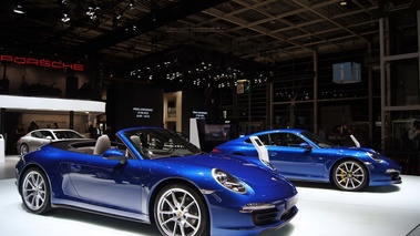 Mondial de l'Automobile de Paris 2012 - Porsche 991 Carrera 4 Cabriolet bleu 3/4 avant droit