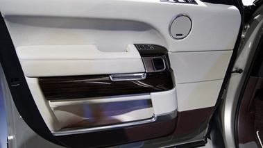 Mondial de l'Automobile de Paris 2012 - Range Rover gris panneau de porte