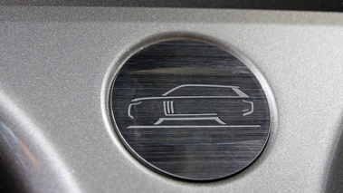 Mondial de l'Automobile de Paris 2012 - Range Rover gris plaque montant