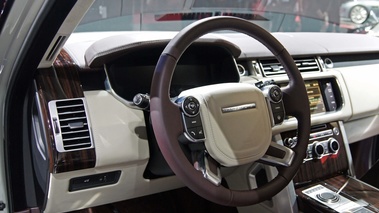 Mondial de l'Automobile de Paris 2012 - Range Rover gris tableau de bord
