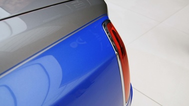 Mondial de l'Automobile de Paris 2012 - Rolls Royce Ghost bleu/gris courbure d'aile