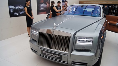 Mondial de l'Automobile de Paris 2012 - Rolls Royce Phantom Coupe Aviator Collection face avant